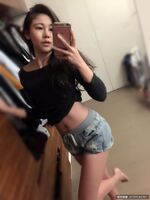 Anastasia Zhang 擁有超完美性感腹肌與腰身的氣質正妹