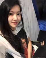 32D超清新正妹女神~陳金頂~浴室自拍 短裙下那雙超纖細美腿好迷人