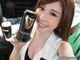 張景嵐性感爆乳洋裝現身調酒 現場民眾大保眼福