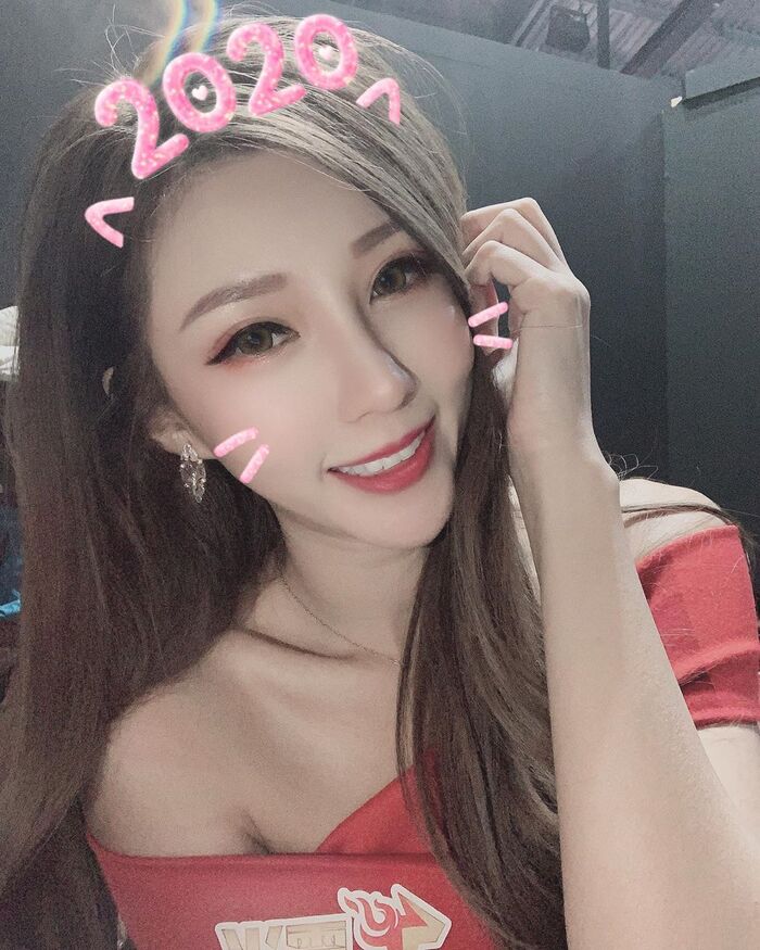 Candy&糖糖  這顏質和身材有夠不科學! 嫩乳完美彈出 15th image