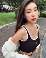 金融才女邵岱兒雪乳外洩完全不藏私