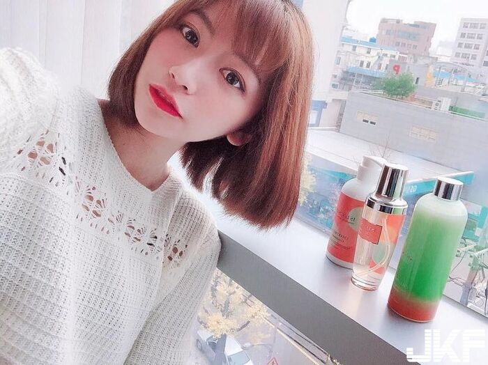 短髮正妹 Wendy Lin 一邊肩帶滑落留給人無限想像空間 10th image