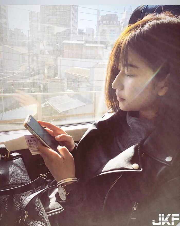 短髮正妹 Wendy Lin 一邊肩帶滑落留給人無限想像空間 11th image