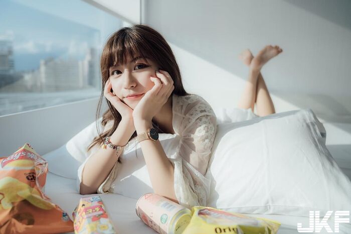 短髮正妹 Wendy Lin 一邊肩帶滑落留給人無限想像空間 13th image