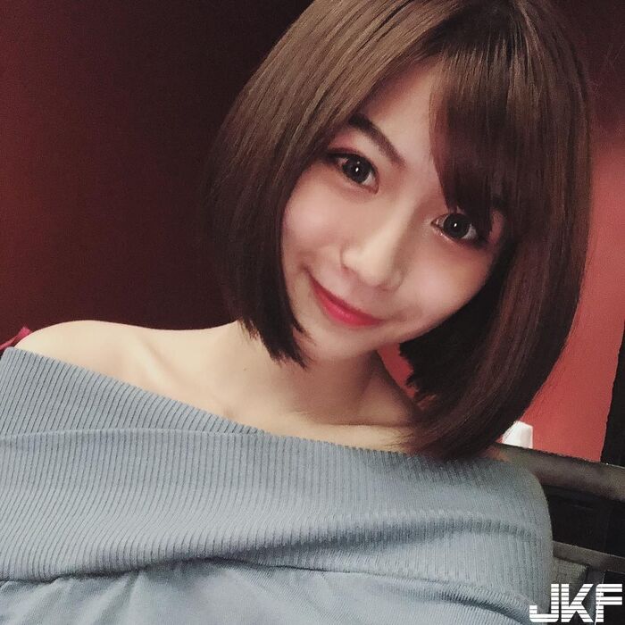 短髮正妹 Wendy Lin 一邊肩帶滑落留給人無限想像空間 9th image