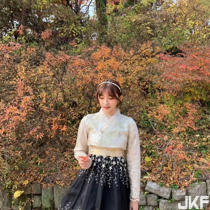 甜美正妹 Chou Ya-Wei 清新的氣質遮不住美好的身材 3th image