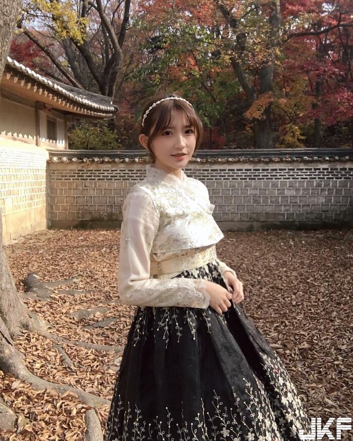 甜美正妹 Chou Ya-Wei 清新的氣質遮不住美好的身材 4th image