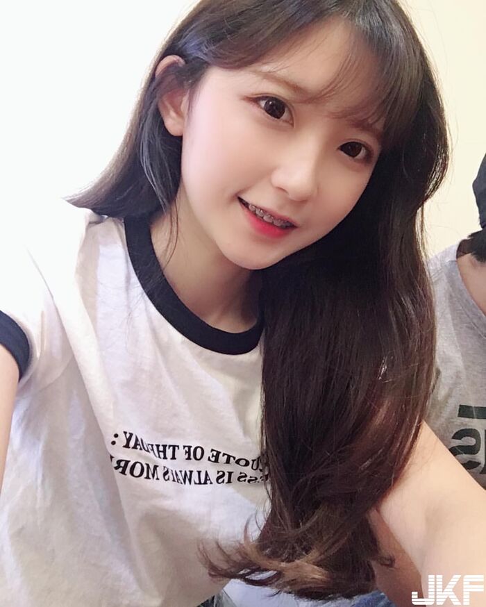 甜美正妹 Chou Ya-Wei 清新的氣質遮不住美好的身材 5th image