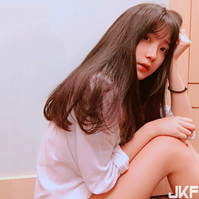 甜美正妹 Chou Ya-Wei 清新的氣質遮不住美好的身材 7th image