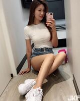 Cute positive sister Ziko Chen 臉 protein distribution fine chest good body material crawling one 讓 person 戀 love