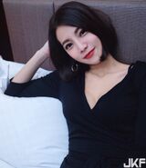 絕美火辣空姐 Elicia 熱愛穿細肩帶「因為裡頭很有料」...