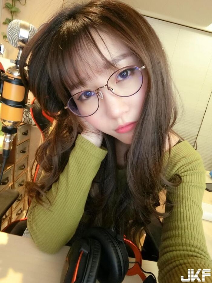 常法正妹 劉萱 網友：奶量很飽滿 11th image