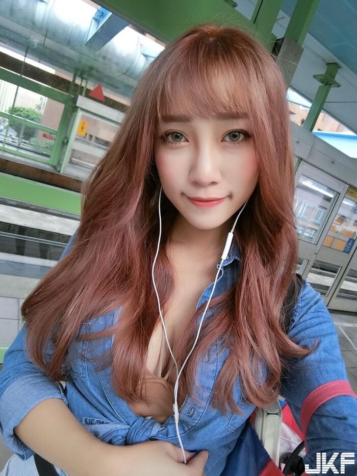 常法正妹 劉萱 網友：奶量很飽滿 6th image
