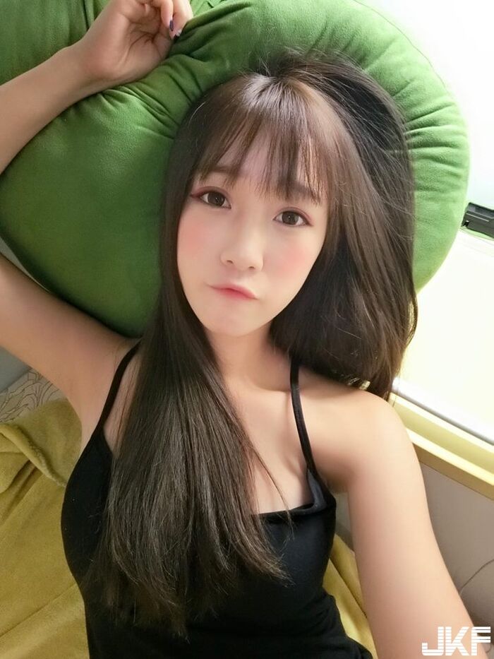 常法正妹 劉萱 網友：奶量很飽滿 9th image