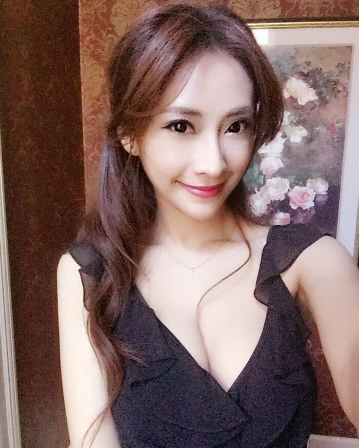 Carina Lee 19th image