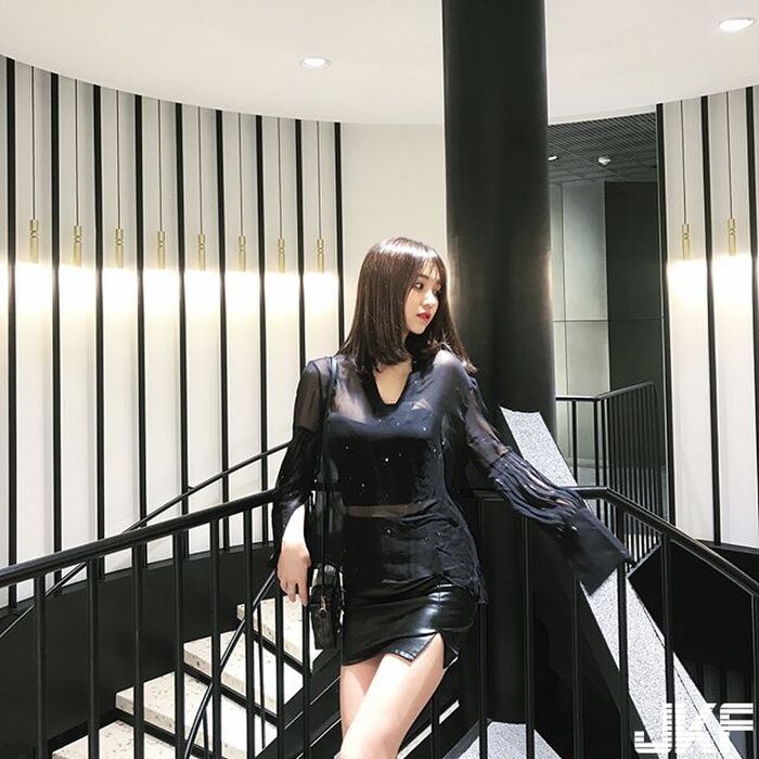 美腿女神 Crystal Lee 路上捕捉美背翹臀正妹 15th image