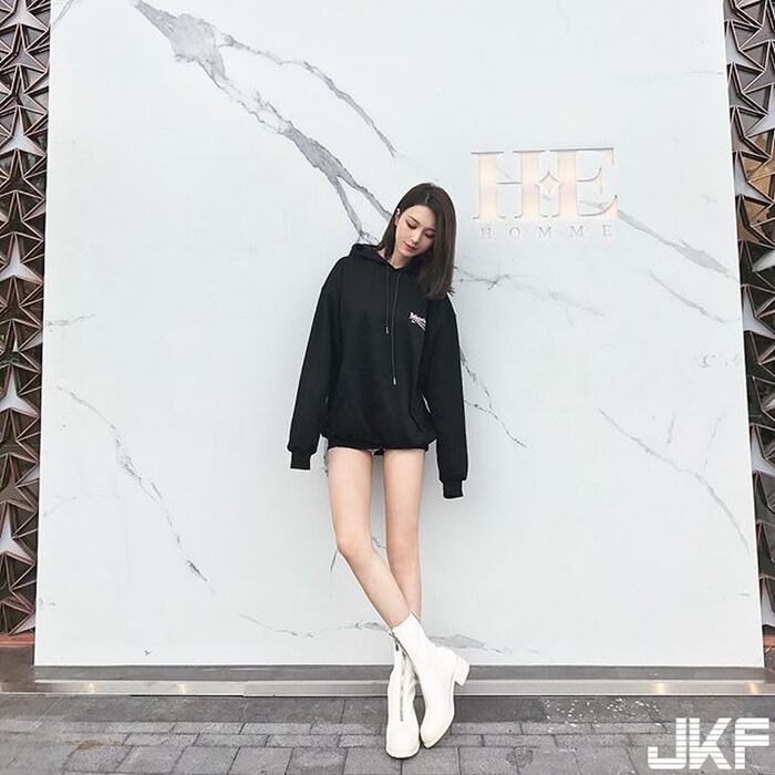美腿女神 Crystal Lee 路上捕捉美背翹臀正妹 16th image