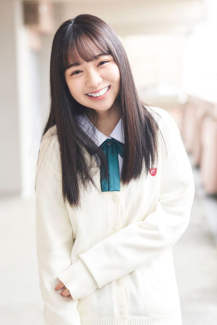 18-year-old 18-year-old Ikemoto, a third-year student at an active high school in Hyogo Prefecture, is generously showing off her toyoman bust nearing high school graduation www 19th image