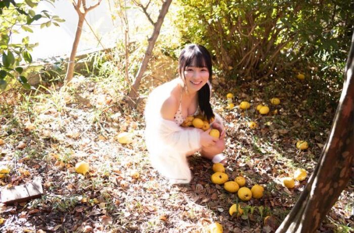 18-year-old 18-year-old Ikemoto, a third-year student at an active high school in Hyogo Prefecture, is generously showing off her toyoman bust nearing high school graduation www 8th image