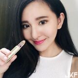 性感美女 彭語頤 火辣的修長身材 和 白皙的酥胸  讓人熱血沸騰阿............