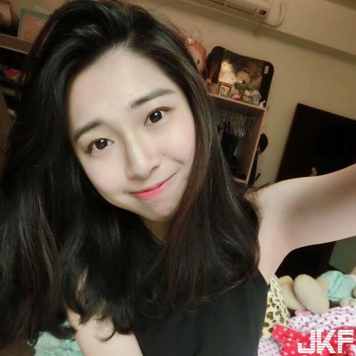 火辣身材讓人崩潰啦！清純學生妹穿上比基尼讓人無法直視阿 2th image