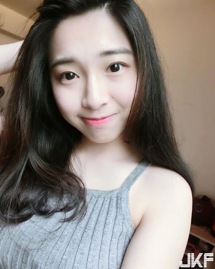 火辣身材讓人崩潰啦！清純學生妹穿上比基尼讓人無法直視阿 4th image