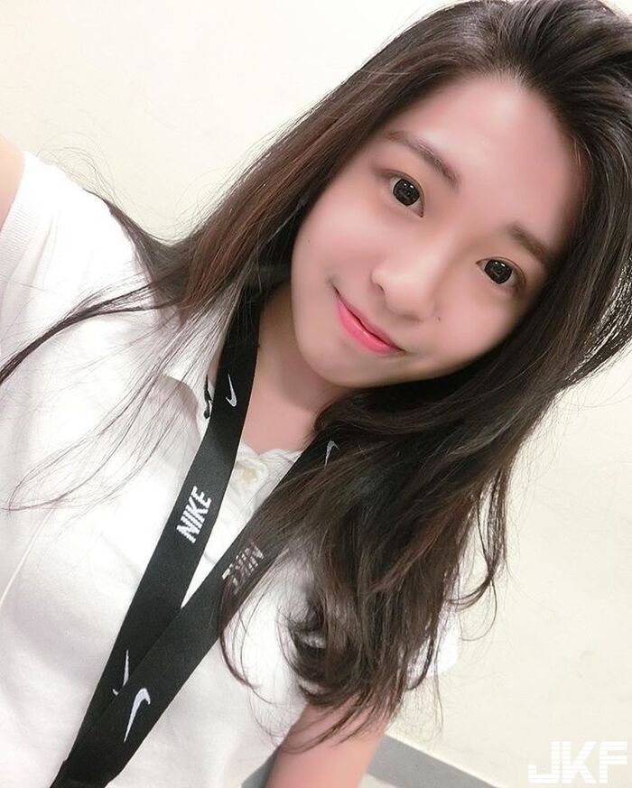 火辣身材讓人崩潰啦！清純學生妹穿上比基尼讓人無法直視阿 6th image