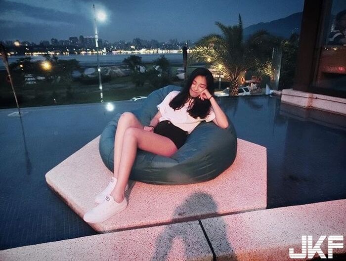 火辣身材讓人崩潰啦！清純學生妹穿上比基尼讓人無法直視阿 7th image