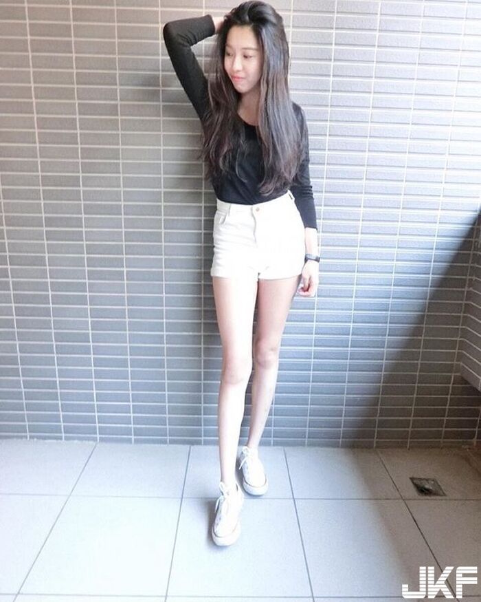 火辣身材讓人崩潰啦！清純學生妹穿上比基尼讓人無法直視阿 9th image