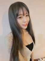 韓系萌眼正妹陳芊侑~紅色細肩帶小露乳溝沒想到乳量這麼驚人!