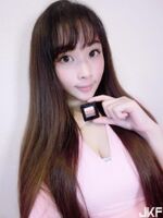 超深乳溝優貝兒 每一套衣服都大膽露乳 太養眼了