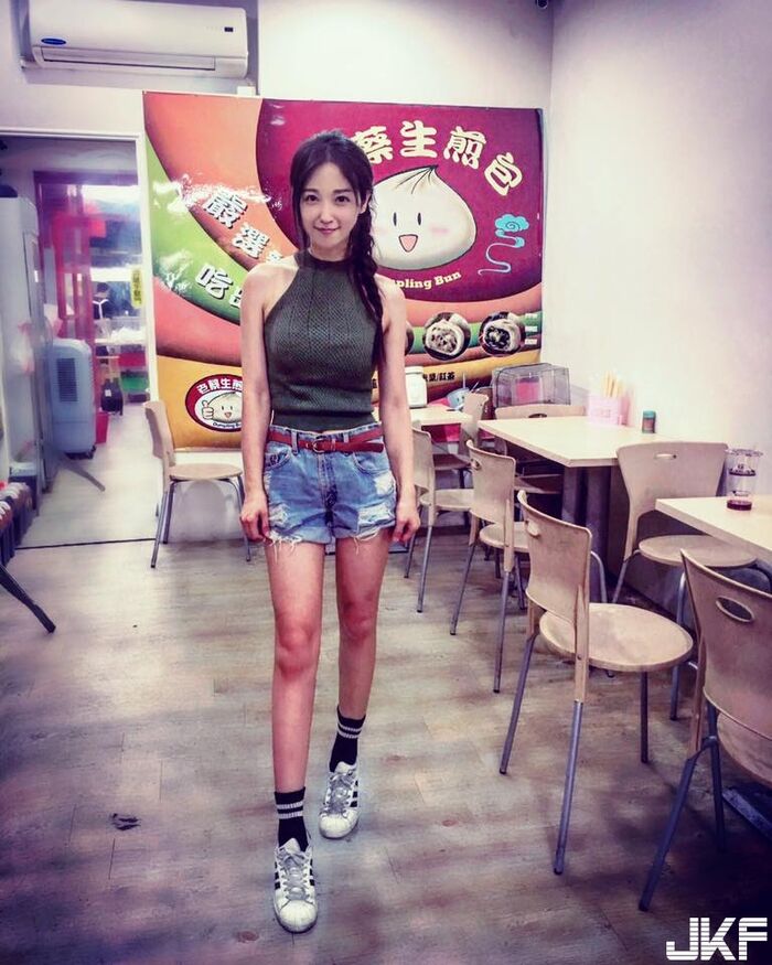 AI CHU TSAI  台中某生煎包超甜美店員！看了口水直流阿！ 10th image