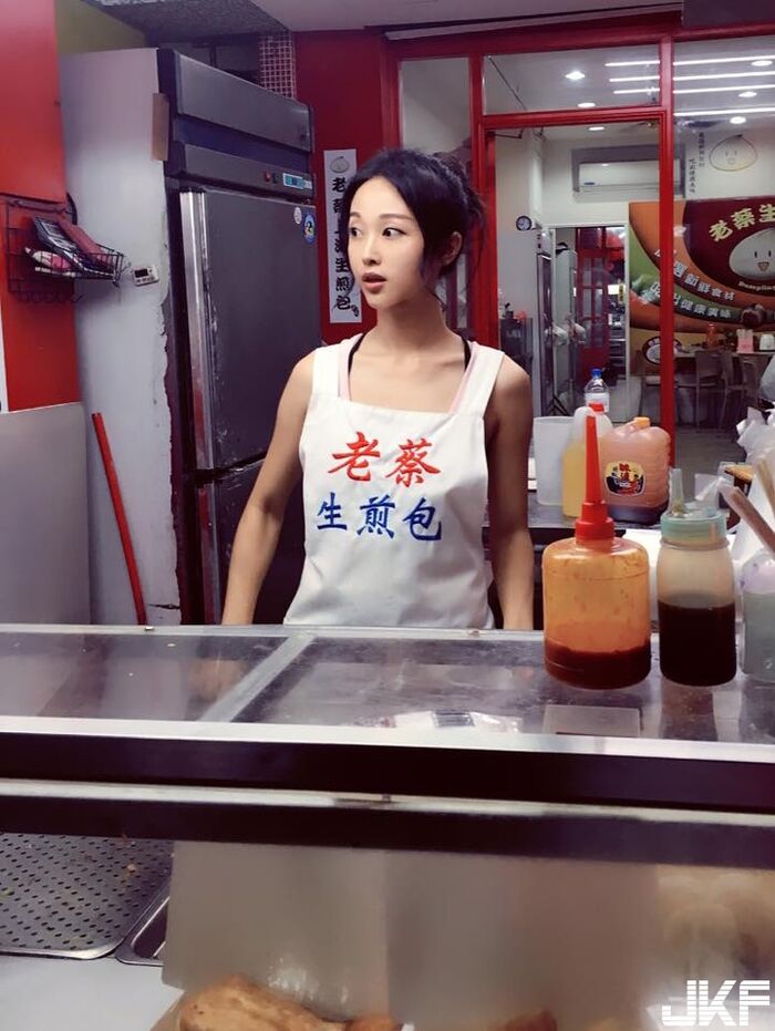 AI CHU TSAI  台中某生煎包超甜美店員！看了口水直流阿！ 11th image
