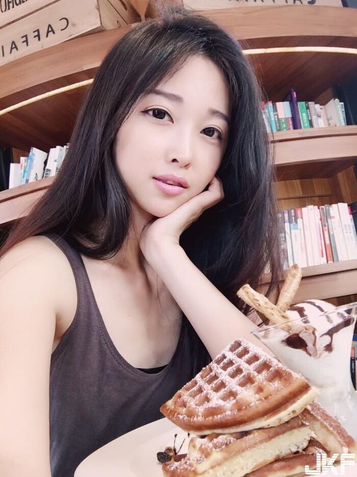 AI CHU TSAI  台中某生煎包超甜美店員！看了口水直流阿！ 14th image