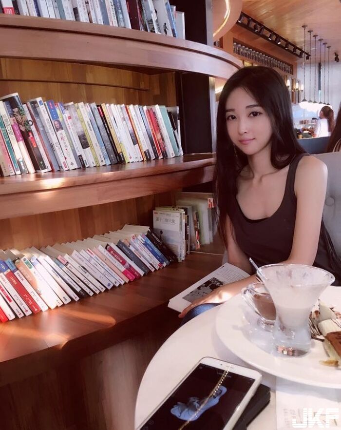 AI CHU TSAI  台中某生煎包超甜美店員！看了口水直流阿！ 2th image