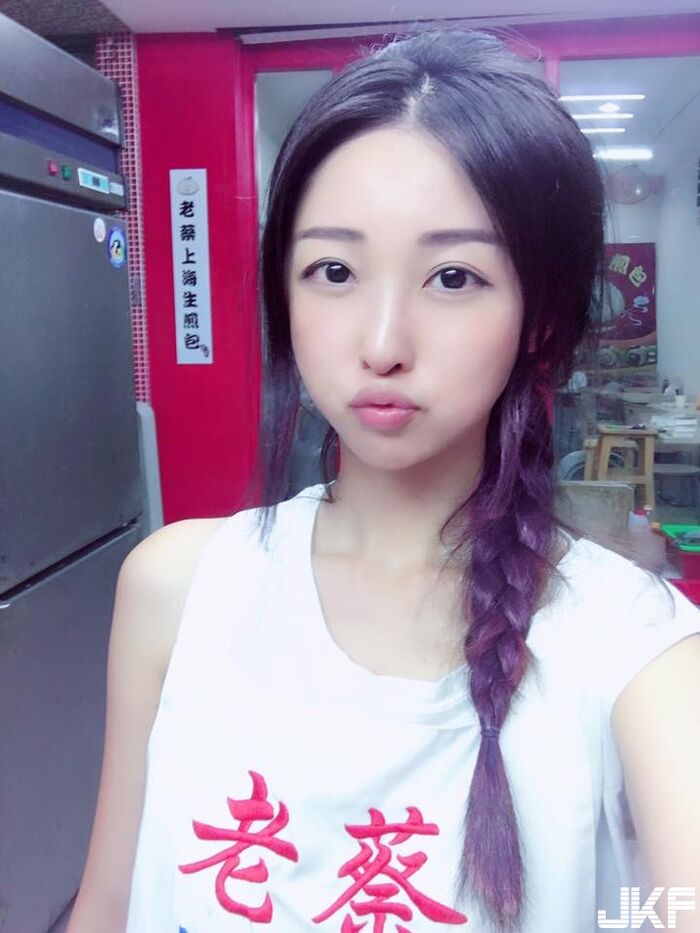AI CHU TSAI  台中某生煎包超甜美店員！看了口水直流阿！ 6th image