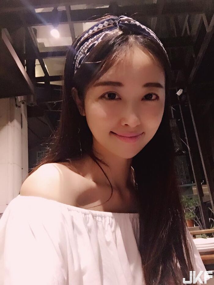 AI CHU TSAI  台中某生煎包超甜美店員！看了口水直流阿！ 8th image