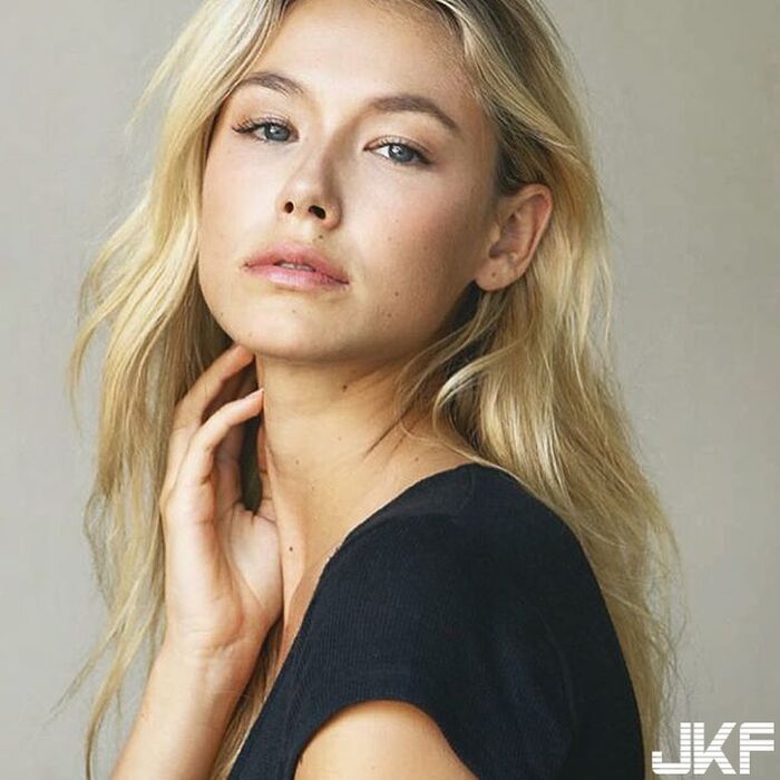 Matilda Andersson  笑起來有光的美女 眼睛像磁鐵一樣好吸引人 2th image