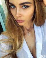 超火辣健身美模 Lily Ermak  兩腿張開開請你吃PIZZA ...