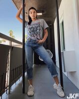 Athletic Positive Sister Yovanna Sada on Exhibition Present Erypable Material Thick Sucking 睛