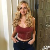 巨乳天菜 Anastasia 這身材還可以吧?