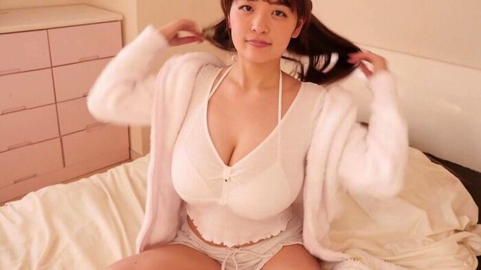 The revived Saki Yanase performs gravure with asa gei! I was promoting in the video that shakes the big tits! 17th image