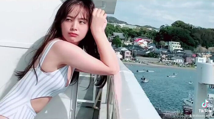 Amazing facial deviation value, Saki Hatano, big ass show off! The unbalanced big ass of the swimsuit gravure image is really amazing! 12th image