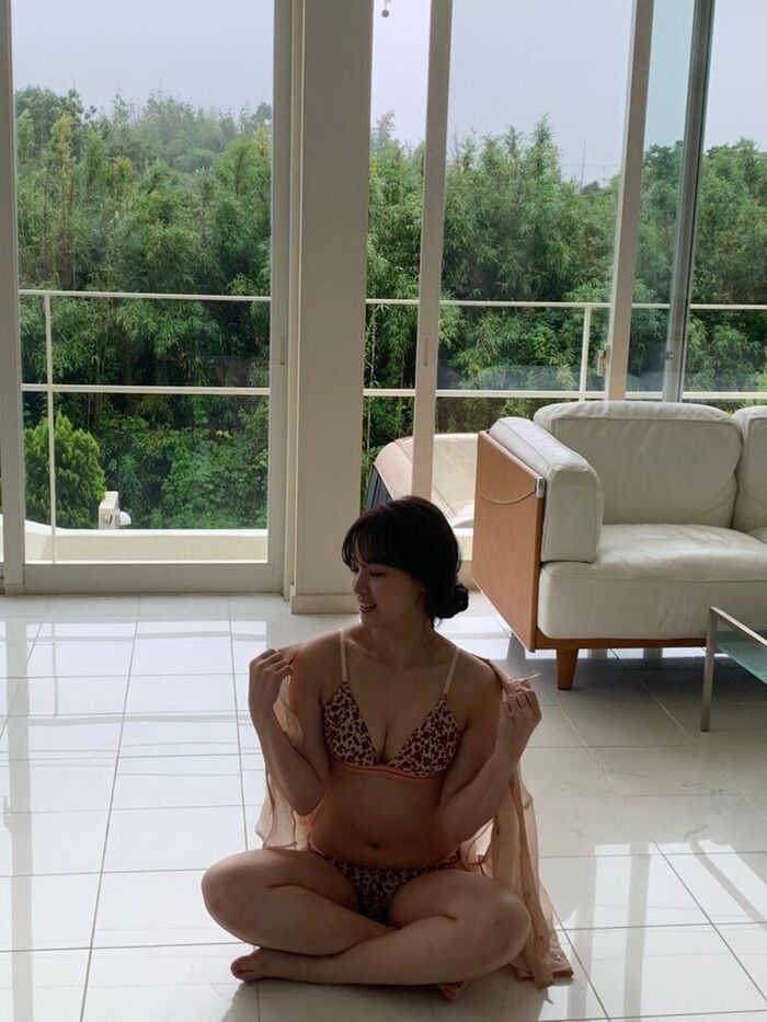 Amazing facial deviation value, Saki Hatano, big ass show off! The unbalanced big ass of the swimsuit gravure image is really amazing! 33th image