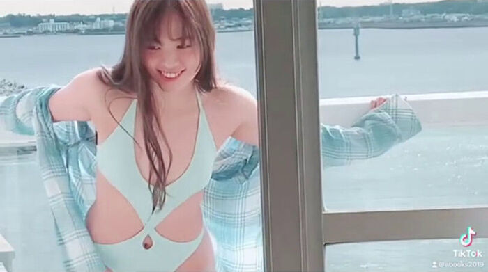 Amazing facial deviation value, Saki Hatano, big ass show off! The unbalanced big ass of the swimsuit gravure image is really amazing! 9th image