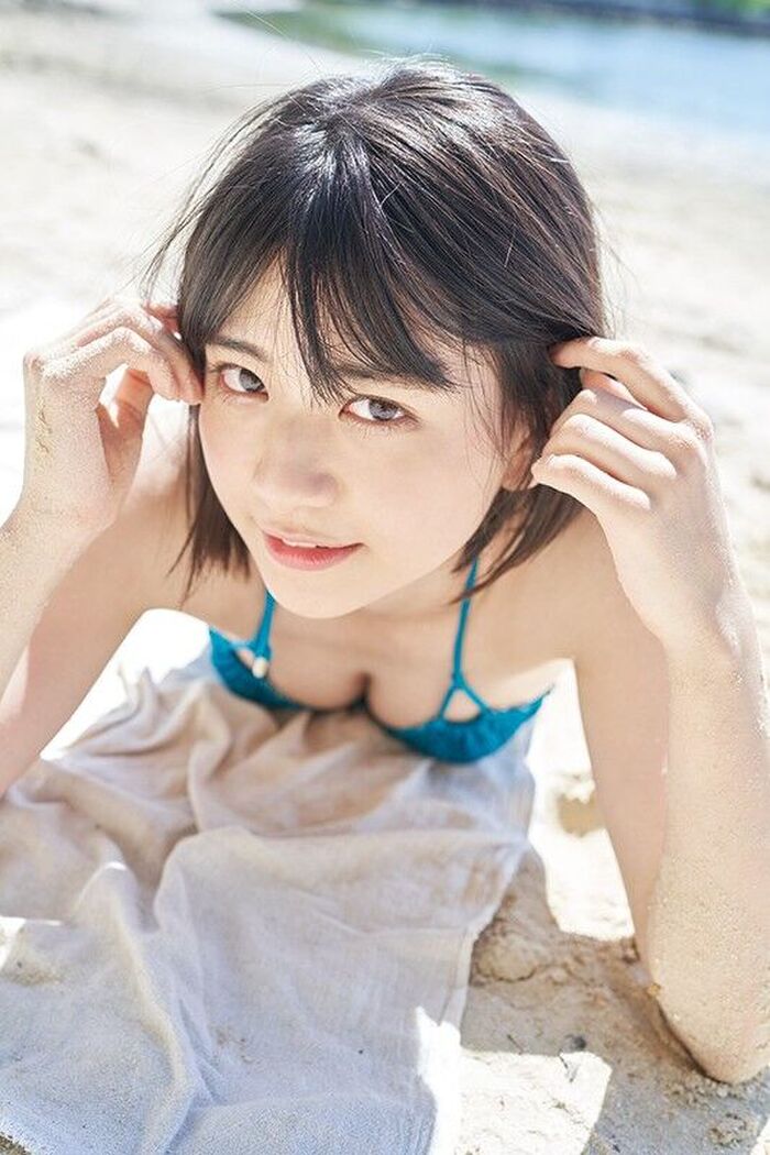 Minami Yamada performs glossy gravure on Friday! Fans are excited about the adult-like bikini swimsuit image! 13th image