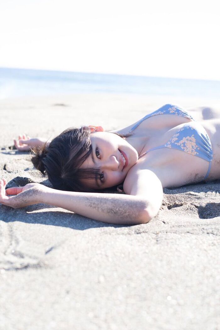 Minami Yamada performs glossy gravure on Friday! Fans are excited about the adult-like bikini swimsuit image! 4th image